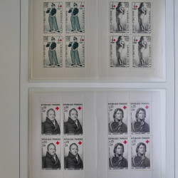 Collection carnets Croix-Rouge 1952-2005 neufs** complet en album.