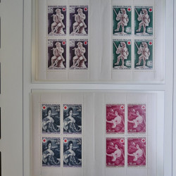 Collection carnets Croix-Rouge 1952-2005 neufs** complet en album.