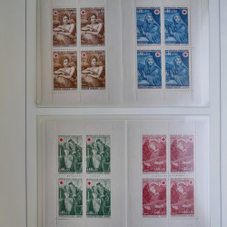 Collection carnets Croix-Rouge 1952-2005 neufs** complet en album.