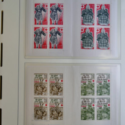 Collection carnets Croix-Rouge 1952-2005 neufs** complet en album.