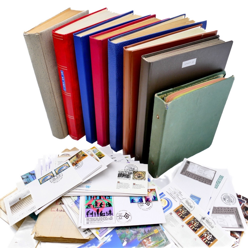 Vrac philatélique de timbres du monde en un carton.
