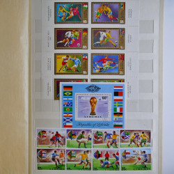 Vrac philatélique de timbres du monde en un carton.