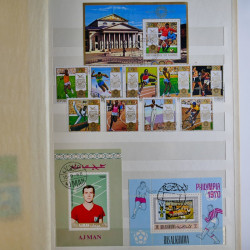 Vrac philatélique de timbres du monde en un carton.