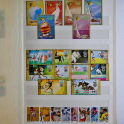Vrac philatélique de timbres du monde en un carton.