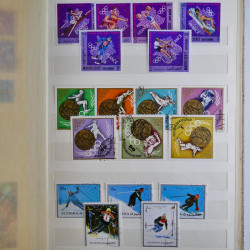 Vrac philatélique de timbres du monde en un carton.