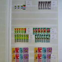 Vrac philatélique de timbres du monde en un carton.