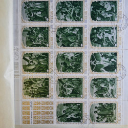 Vrac philatélique de timbres du monde en un carton.