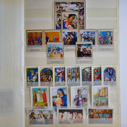 Vrac philatélique de timbres du monde en un carton.