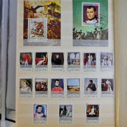 Vrac philatélique de timbres du monde en un carton.