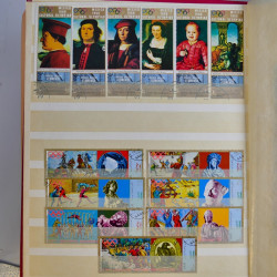 Vrac philatélique de timbres du monde en un carton.