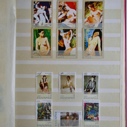 Vrac philatélique de timbres du monde en un carton.