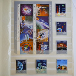 Vrac philatélique de timbres du monde en un carton.