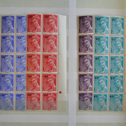 Vrac philatélique de timbres du monde en un carton.