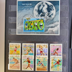 Vrac philatélique de timbres du monde en un carton.