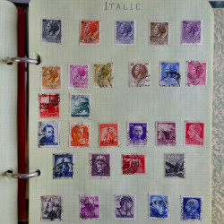Vrac philatélique de timbres du monde en un carton.