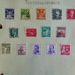 Vrac philatélique de timbres du monde en un carton.