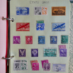 Vrac philatélique de timbres du monde en un carton.