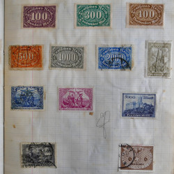 Vrac philatélique de timbres du monde en un carton.