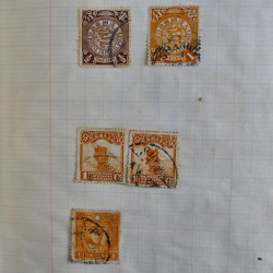 Vrac philatélique de timbres du monde en un carton.