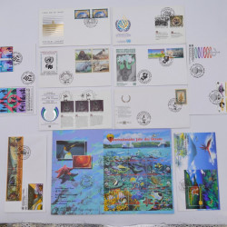 Vrac philatélique de timbres du monde en un carton.