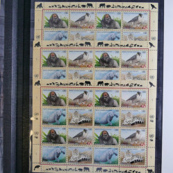 Lot de feuillets timbres de Nations Unies neufs** en 3 albums.