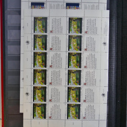 Lot de feuillets timbres de Nations Unies neufs** en 3 albums.