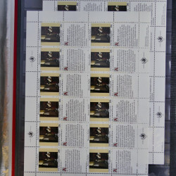 Lot de feuillets timbres de Nations Unies neufs** en 3 albums.