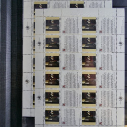 Lot de feuillets timbres de Nations Unies neufs** en 3 albums.