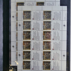 Lot de feuillets timbres de Nations Unies neufs** en 3 albums.
