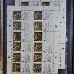 Lot de feuillets timbres de Nations Unies neufs** en 3 albums.