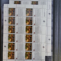 Lot de feuillets timbres de Nations Unies neufs** en 3 albums.