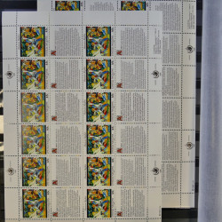 Lot de feuillets timbres de Nations Unies neufs** en 3 albums.