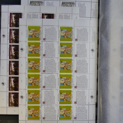 Lot de feuillets timbres de Nations Unies neufs** en 3 albums.