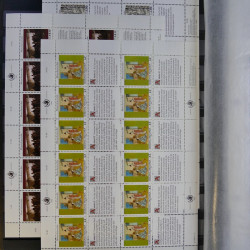 Lot de feuillets timbres de Nations Unies neufs** en 3 albums.