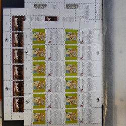 Lot de feuillets timbres de Nations Unies neufs** en 3 albums.
