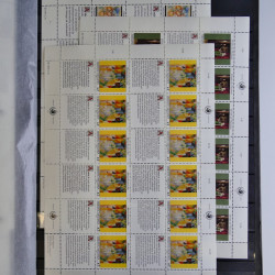 Lot de feuillets timbres de Nations Unies neufs** en 3 albums.