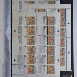 Lot de feuillets timbres de Nations Unies neufs** en 3 albums.