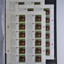 Lot de feuillets timbres de Nations Unies neufs** en 3 albums.