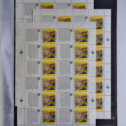 Lot de feuillets timbres de Nations Unies neufs** en 3 albums.