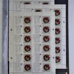 Lot de feuillets timbres de Nations Unies neufs** en 3 albums.