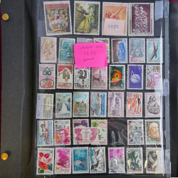 Vrac de timbres de France neufs et oblitérés en un carton.