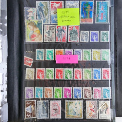 Vrac de timbres de France neufs et oblitérés en un carton.