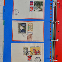 Vrac de timbres de France neufs et oblitérés en un carton.