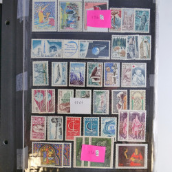 Vrac de timbres de France neufs et oblitérés en un carton.