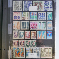 Vrac de timbres de France neufs et oblitérés en un carton.