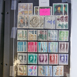 Vrac de timbres de France neufs et oblitérés en un carton.