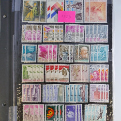 Vrac de timbres de France neufs et oblitérés en un carton.