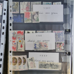 Vrac de timbres de France neufs et oblitérés en un carton.