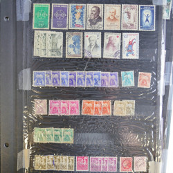 Vrac de timbres de France neufs et oblitérés en un carton.