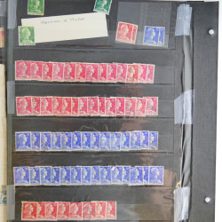 Vrac de timbres de France neufs et oblitérés en un carton.